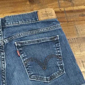 Levi’s 8M 515 Bootcut Distressed Jeans